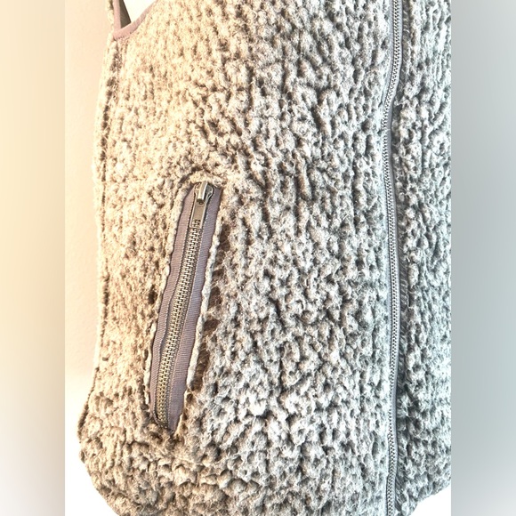 Francesca’s Collection Miami Faux Sherpa Vest - Picture 7 of 13